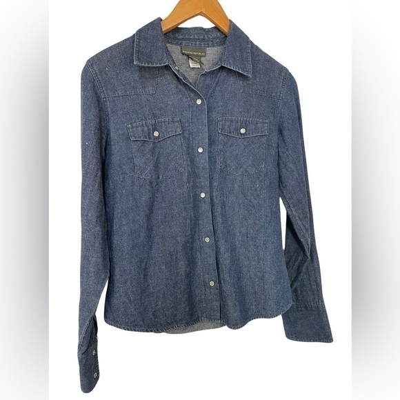 Banana Republic denim button down. Pearl snaps and light weight. Women’s Small - Picture 1 of 4